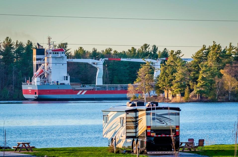 Swan Bay Resort - 1000 Islands Premier Rv Park & Marina アレクサンドリア・ベイ エクステリア 写真